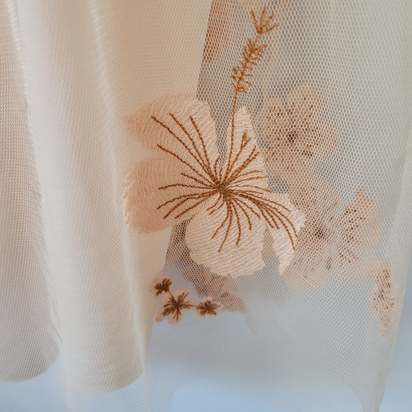 TOBI Donna Floral Embroidered Cream Babydoll Open Back Mini Dress - Picture 10 of 15